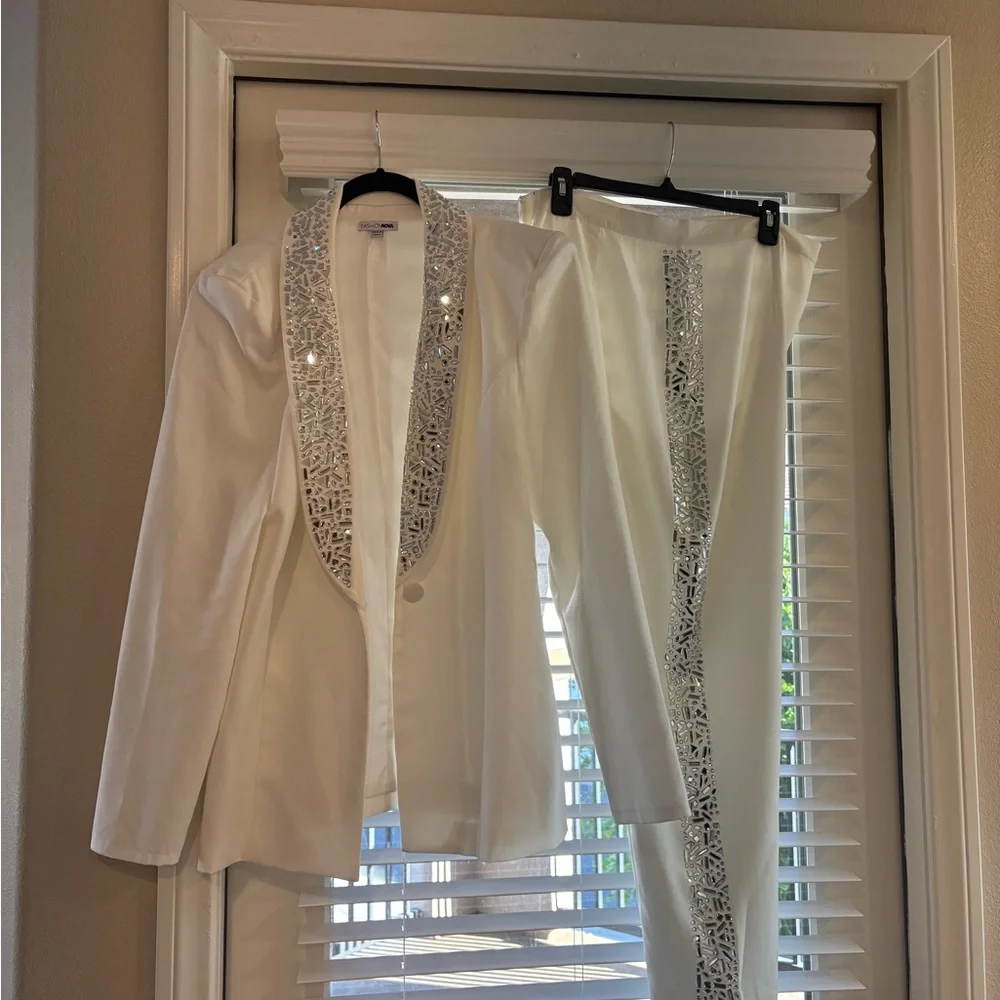 Fashion Nova White Pantsuit w/ Silver (crushed mirror look) XL - Picture 4 of 14
